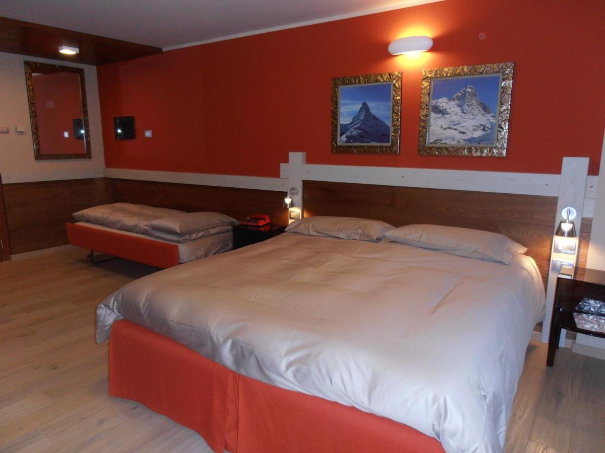 Hotel Lyskamm Бройл-Червиня Стая снимка