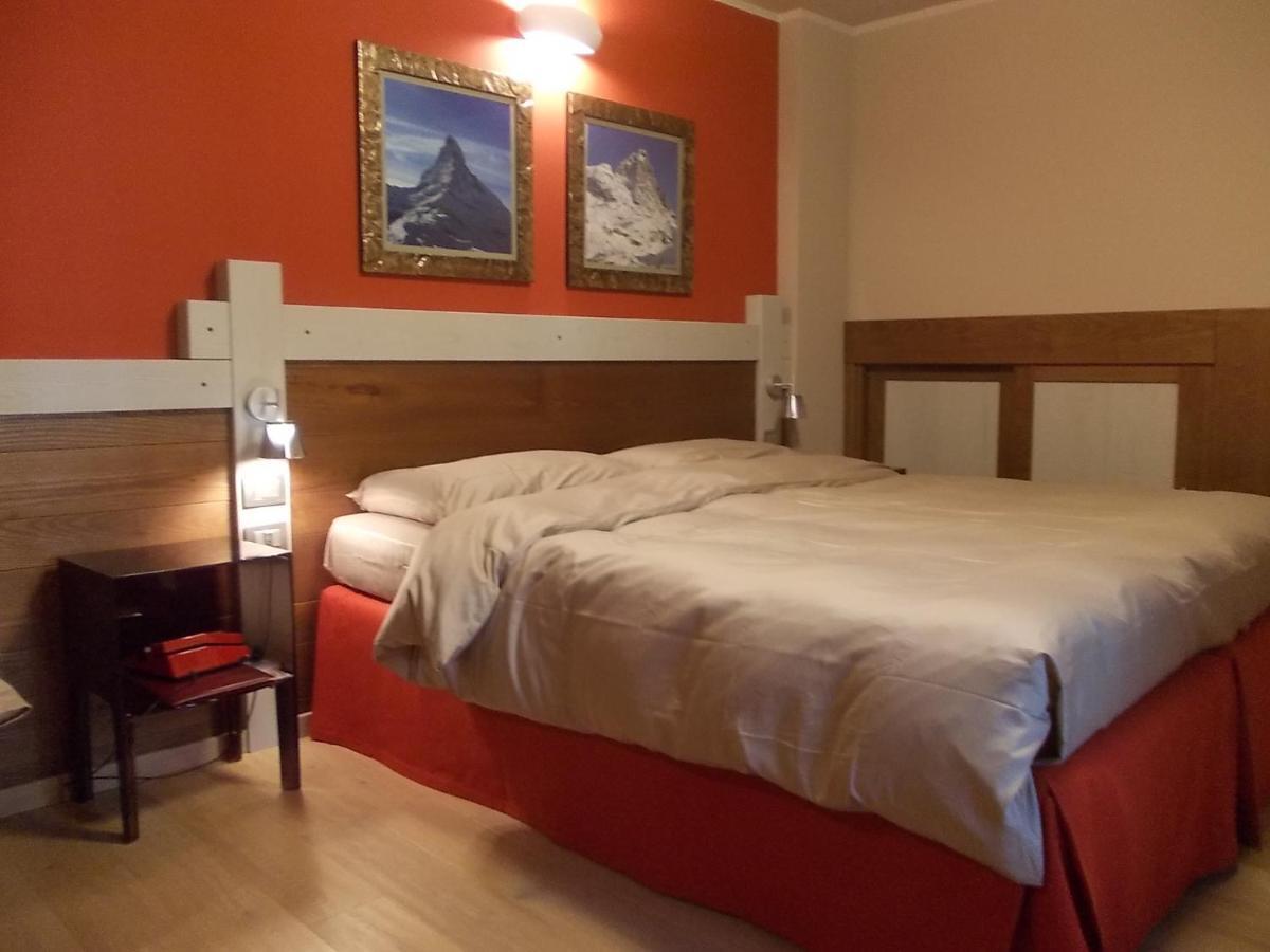 Hotel Lyskamm Бройл-Червиня Стая снимка