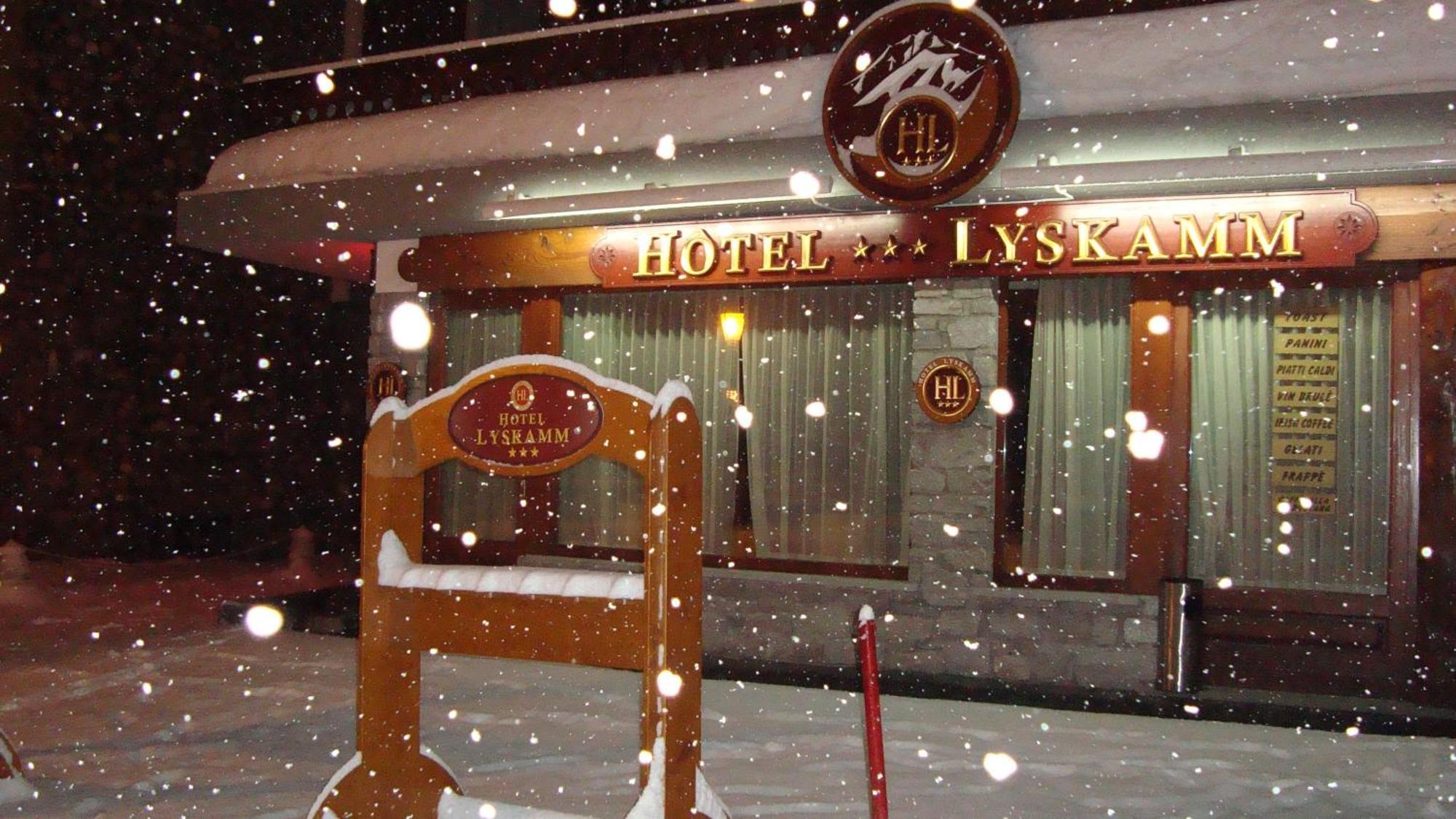 Hotel Lyskamm Бройл-Червиня Екстериор снимка
